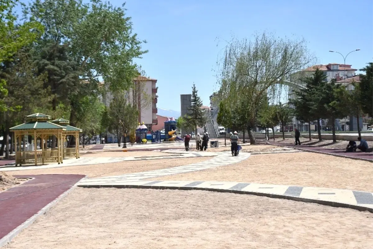 Aksaray Belediyesi Parklarda Peyzaj ve Yenileme Çalışmalarına Hız Verdi