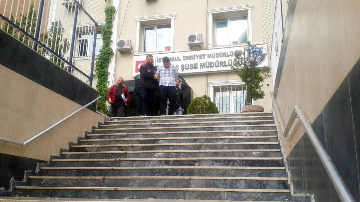 Aksaray ve Kuştepe\'de Sahte Dolarla Turistleri Dolandıran Turist Çifti Polis Yakaladı