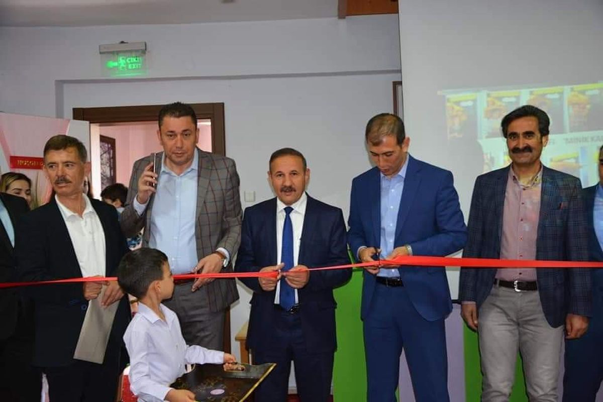 Aşkale\'de Miniklerden Resim Sergisi