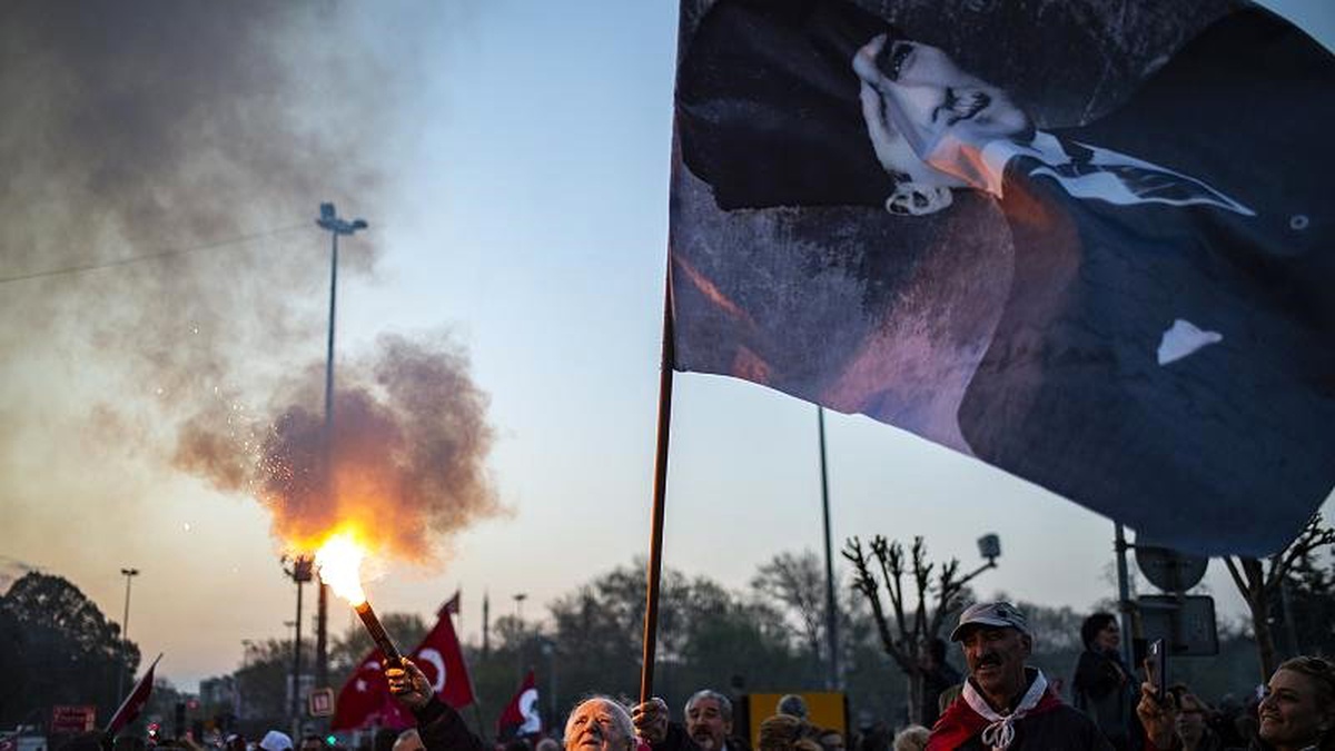 Atatürk\'ün Samsun\'a Çıkışının 100. Yıl Dönümü: Bir Tarihçi Perspektifi