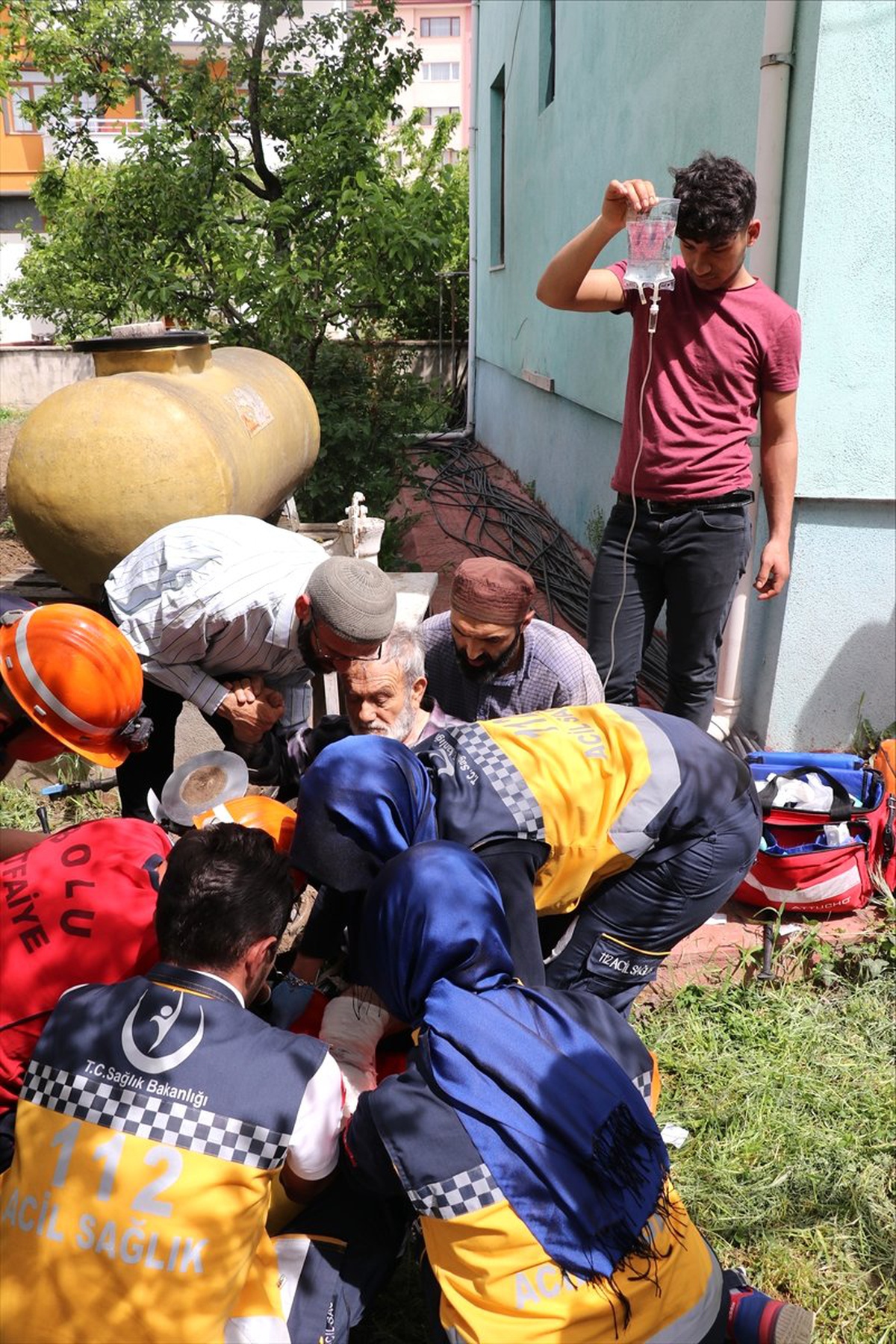 Ayakları Tarım Aletine Sıkışan Kişi Yaralandı