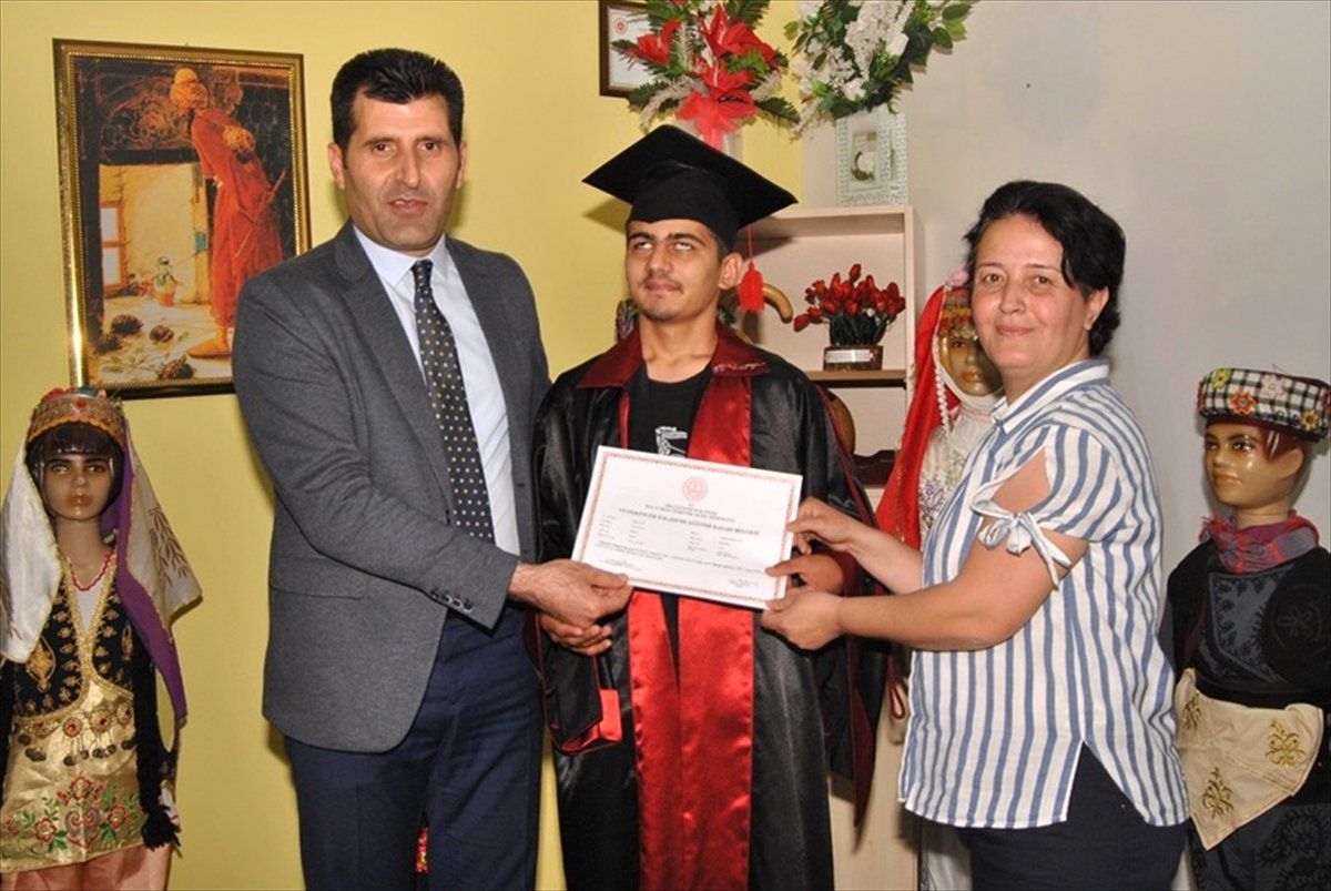 Bayındırlı Görme Engelli Diplomasını Aldı