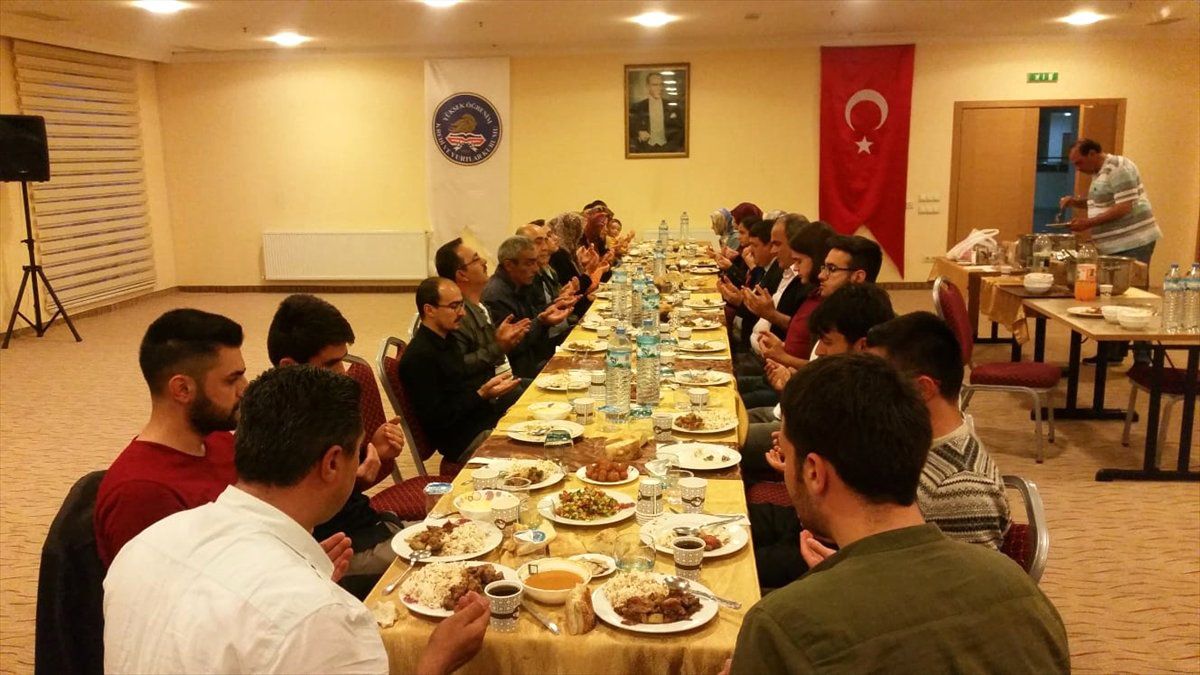 Beyşehir\'de Şehit Yakınları İftarda Buluştu