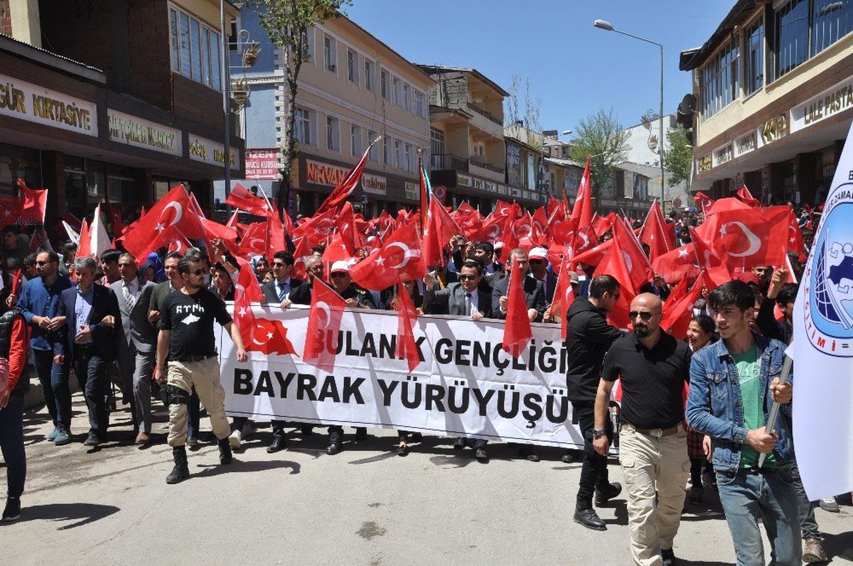 Bulanık\'ta Gençlik Yürüyüşü