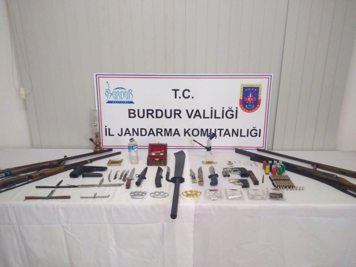 Burdur\'da Uyuşturucu ve Göçmen Kaçakçılığı Operasyonu