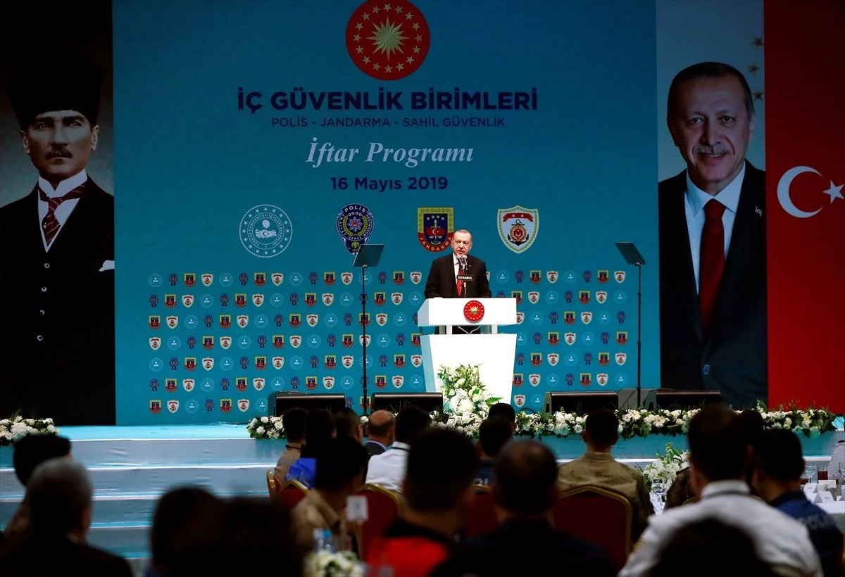 Cumhurbaşkanı Erdoğan, İç Güvenlik Birimleriyle İftarda Buluştu