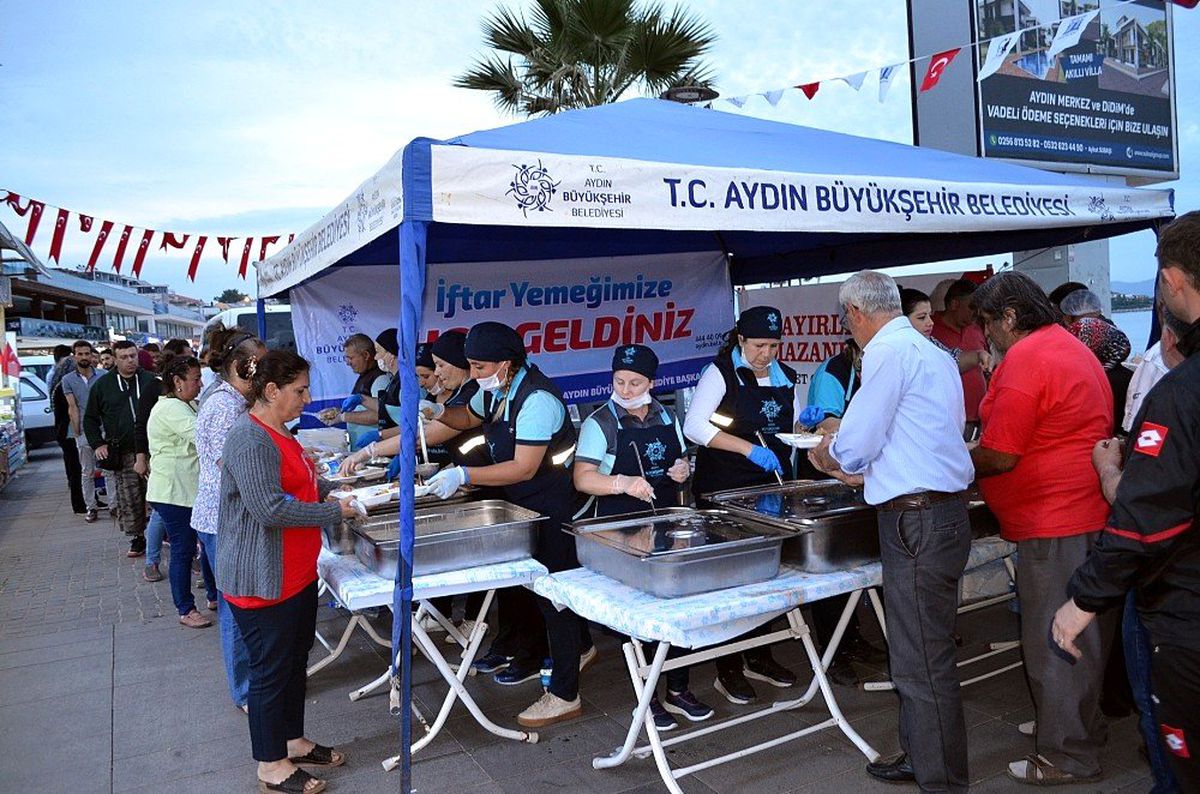Didim\'de Engelliler ve Aileleri İftarda Ağırlandı