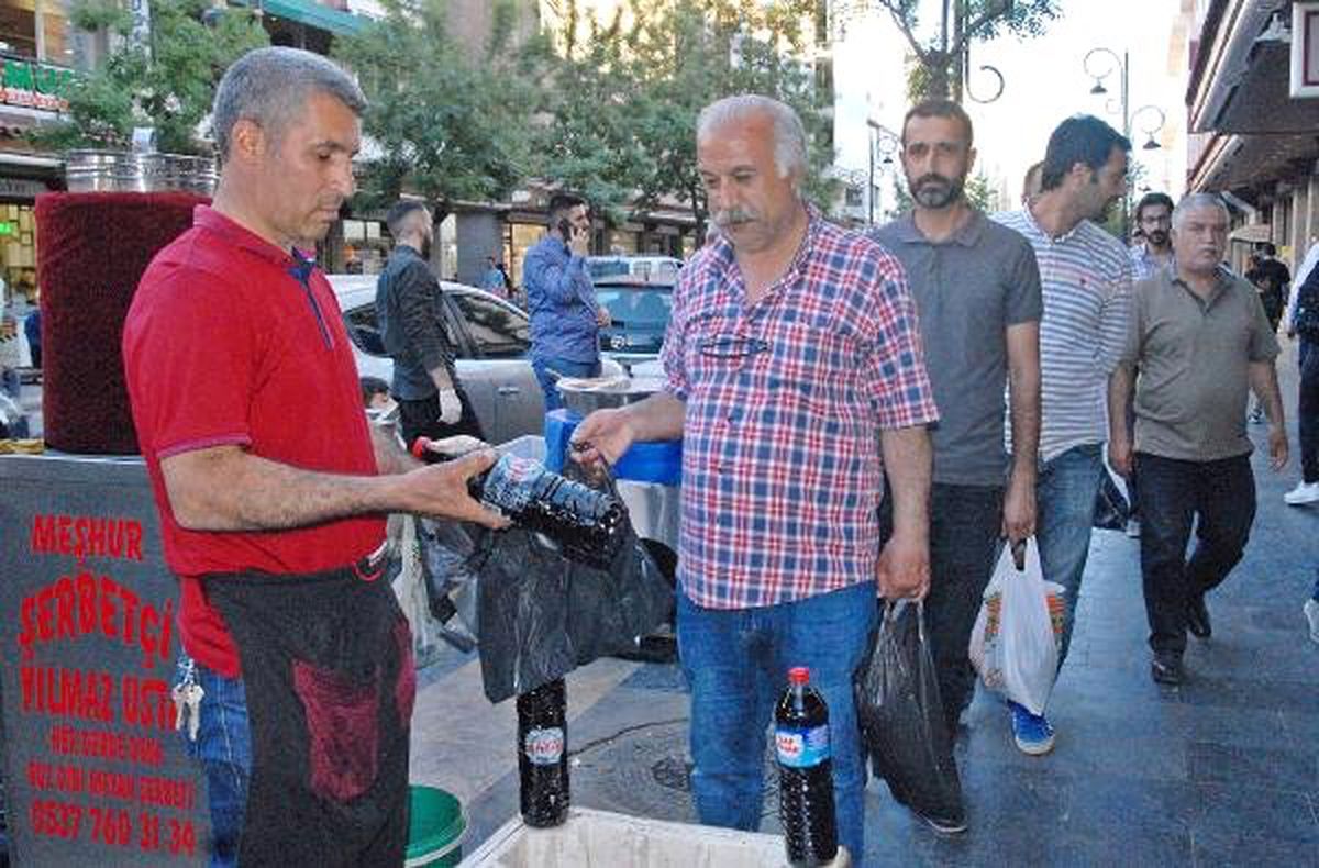 Diyarbakır\'da Günde 5 Bin Litre Meyan Şerbeti Tüketiliyor
