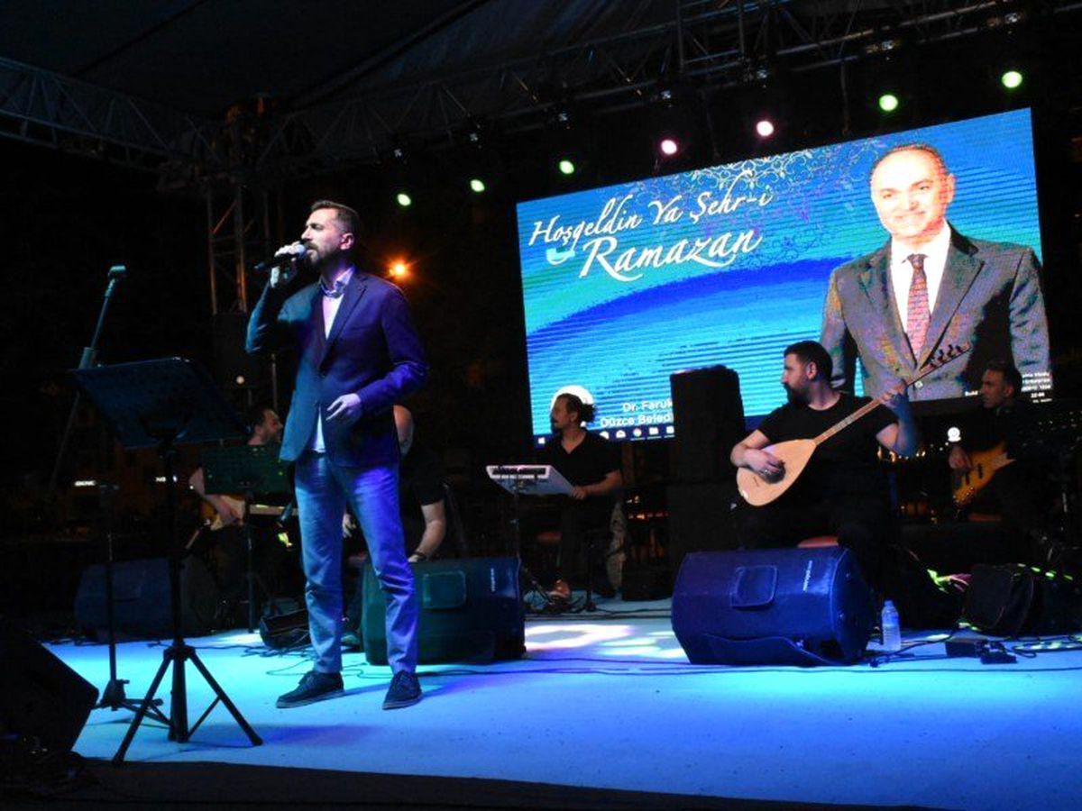 Düzce\'de Ramazan Sokağında İlahi Rüzgarı