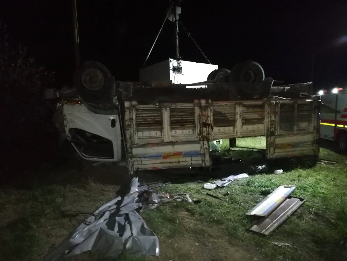 Düzensiz Göçmenleri Taşıyan Kamyon Devrildi: 5 Ölü, 37 Yaralı