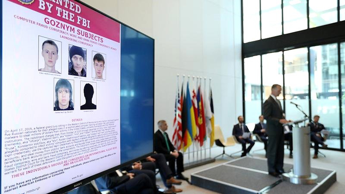 Europol\'den Siber Suç Şebekesine Büyük Darbe: 100 Milyon Dolar Çalan Ağ Çökertildi