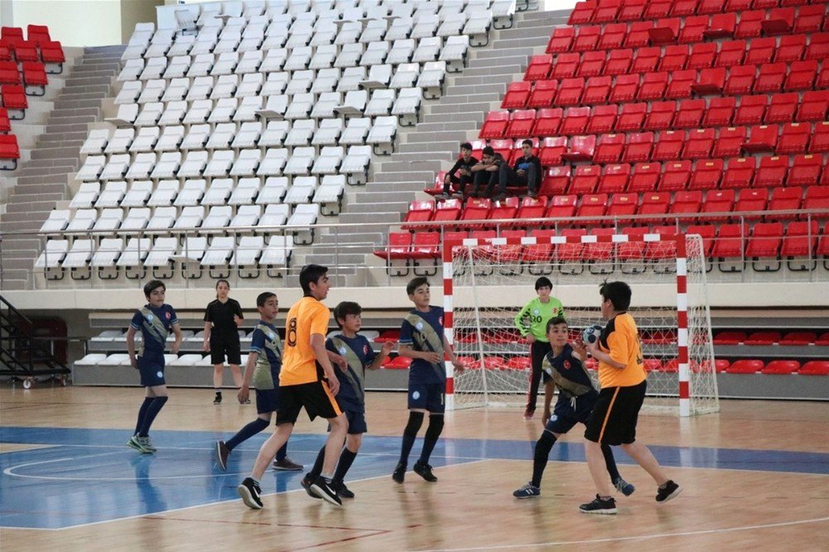Gençlik Haftası Hentbol Müsabakaları Yapıldı