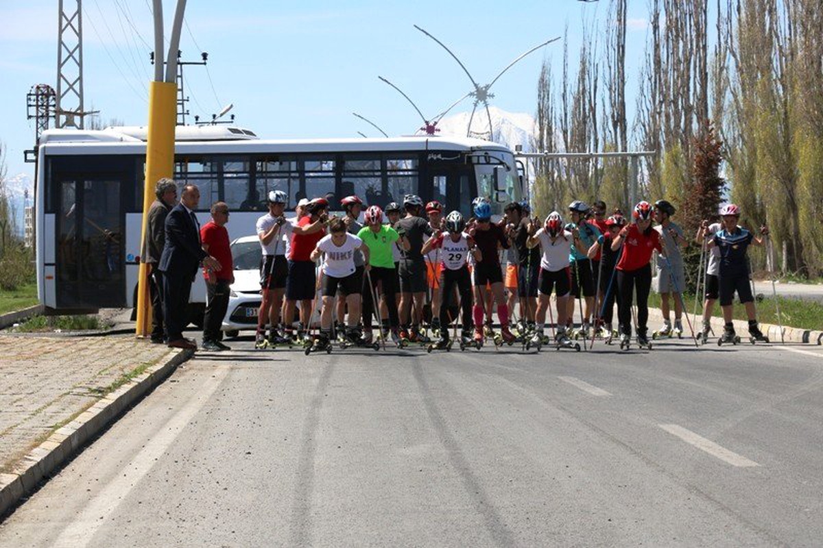 Gençlik Koşusu ve Tekerlekli Kayaklı Koşu Yarışması Yapıldı