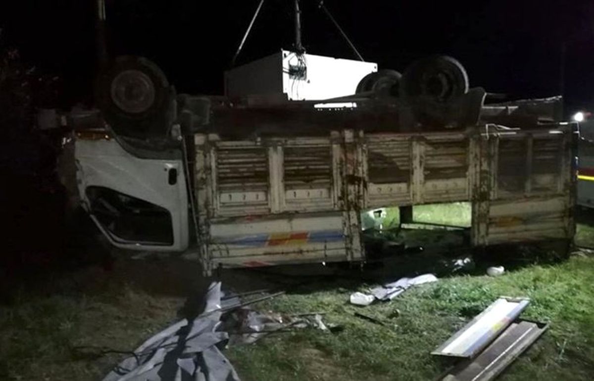 Göçmenleri taşıyan kamyon devrildi: 5 ölü, 37 yaralı