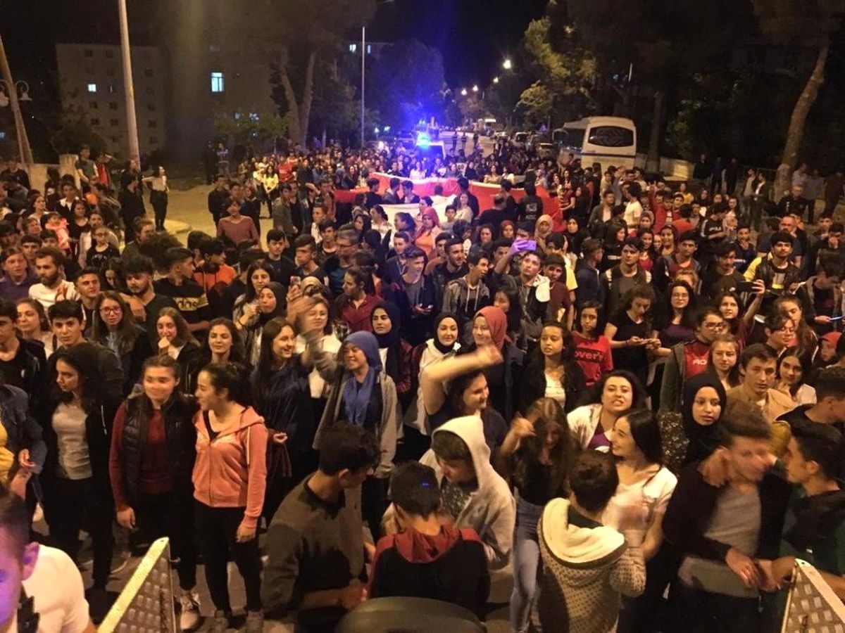 Gördes\'te Milli Mücadelede 100. Yıl Gençlik Yürüyüşü Yapıldı