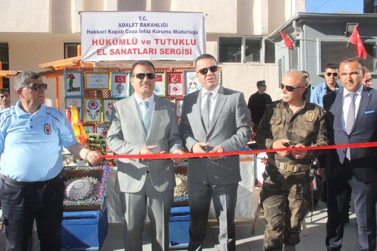 Hakkari\'de Mahkumların El Emeği Sergilendi