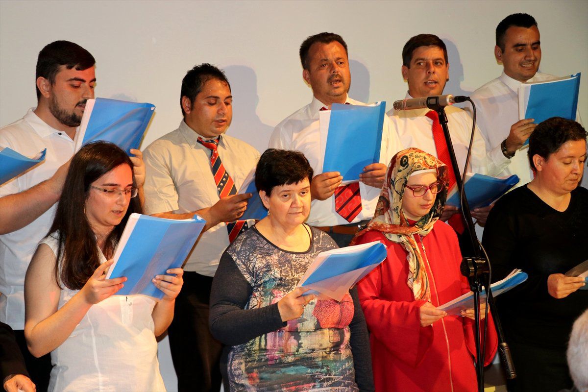 Hastane Koridorundan Konser Salonuna