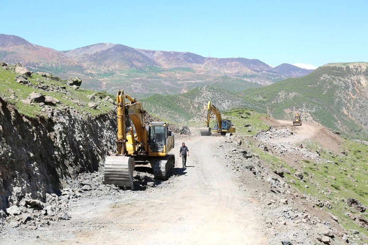 Hayırsever İşadamı, "Düzgün Baba" Ziyaretgahının Yolunu Genişletiyor