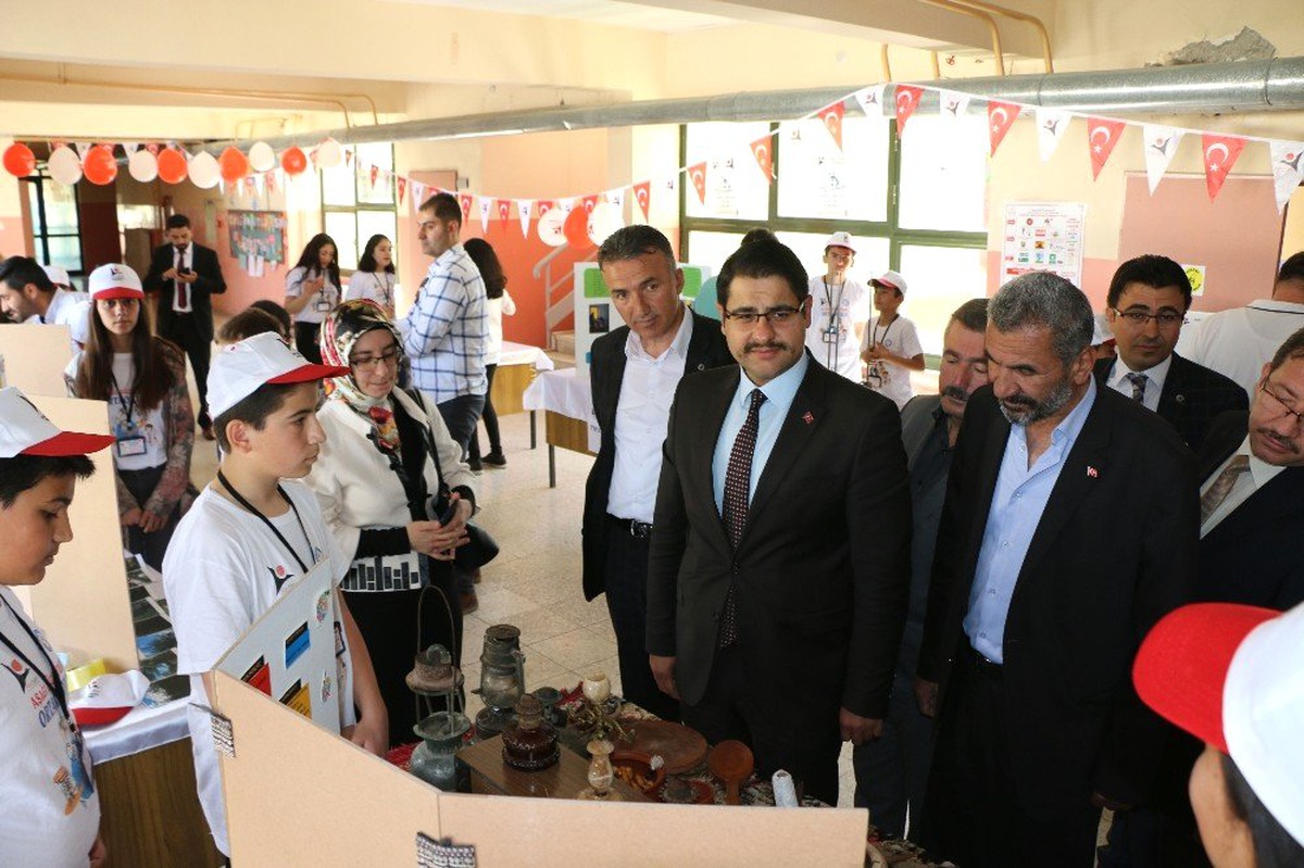 Hekimhan\'da 4006 Tübitak Bilim Fuarı Düzenlendi