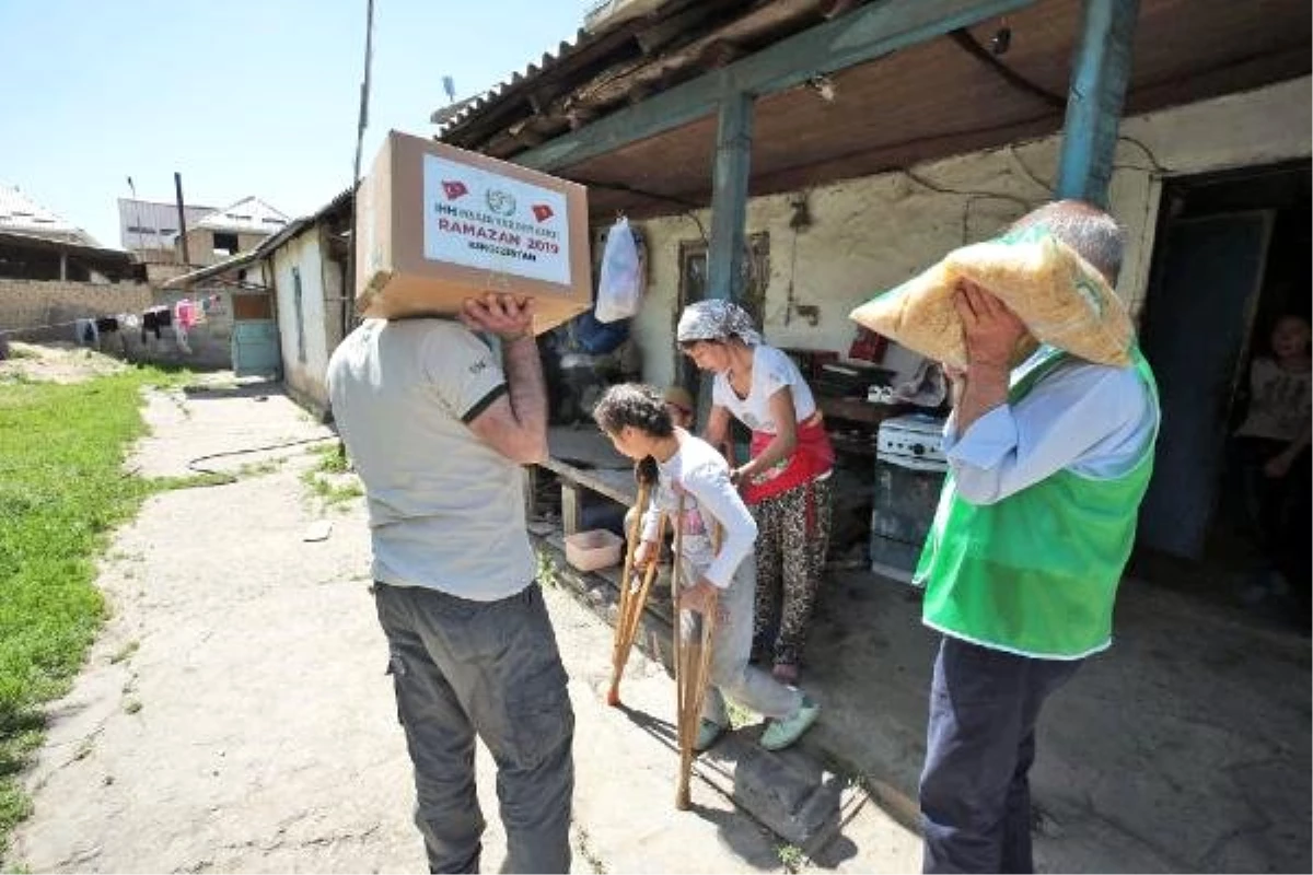 İhh\'dan Kırgızistan\'da İhtiyaç Sahiplerine Kumanya Yardımı