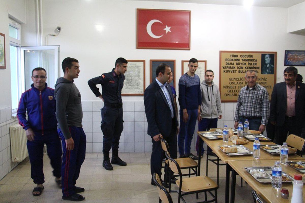 İlçe Protokolü Askerlerle İftar Yemeğinde Buluştu