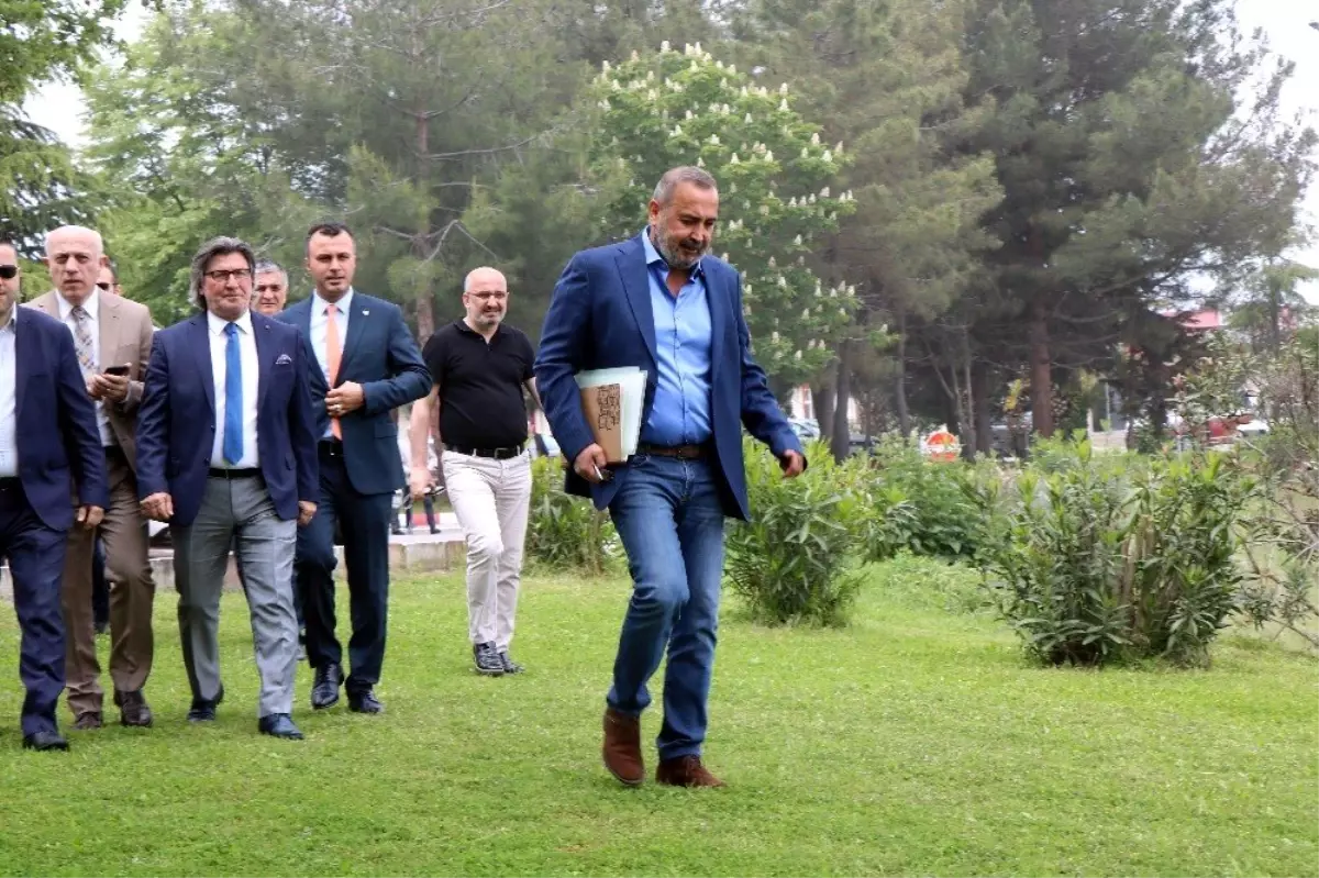 İsmail Uyanık: "Düşmanın Attığı Taş Değil, Dostun Attığı Gül Yaralarmış Adamı"