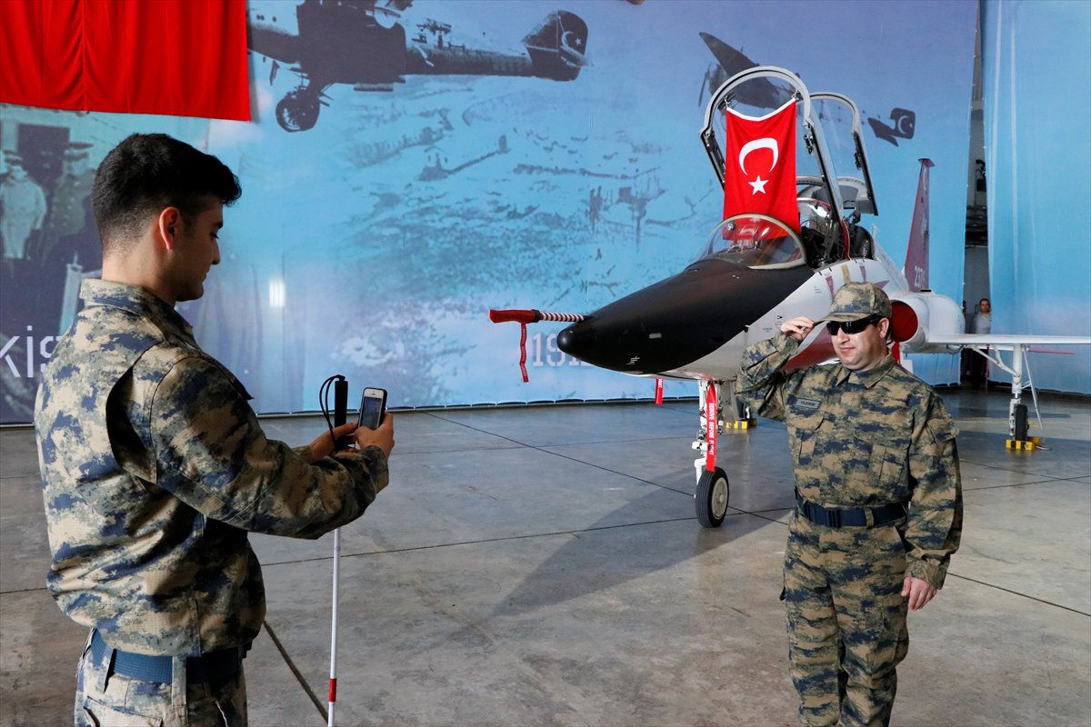 İzmir\'de Engellilerin Bir Günlük Askerlik Sevinci