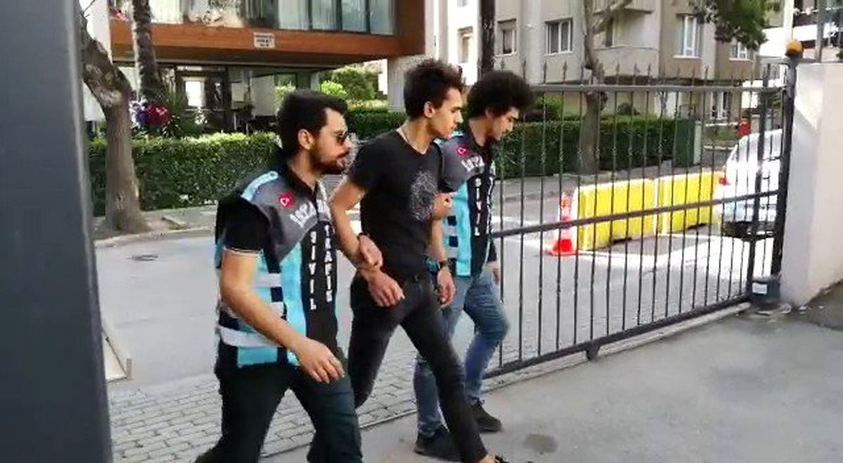 Kadıköy\'de Trafikte "Drift" Yapan Maganda Yakalandı