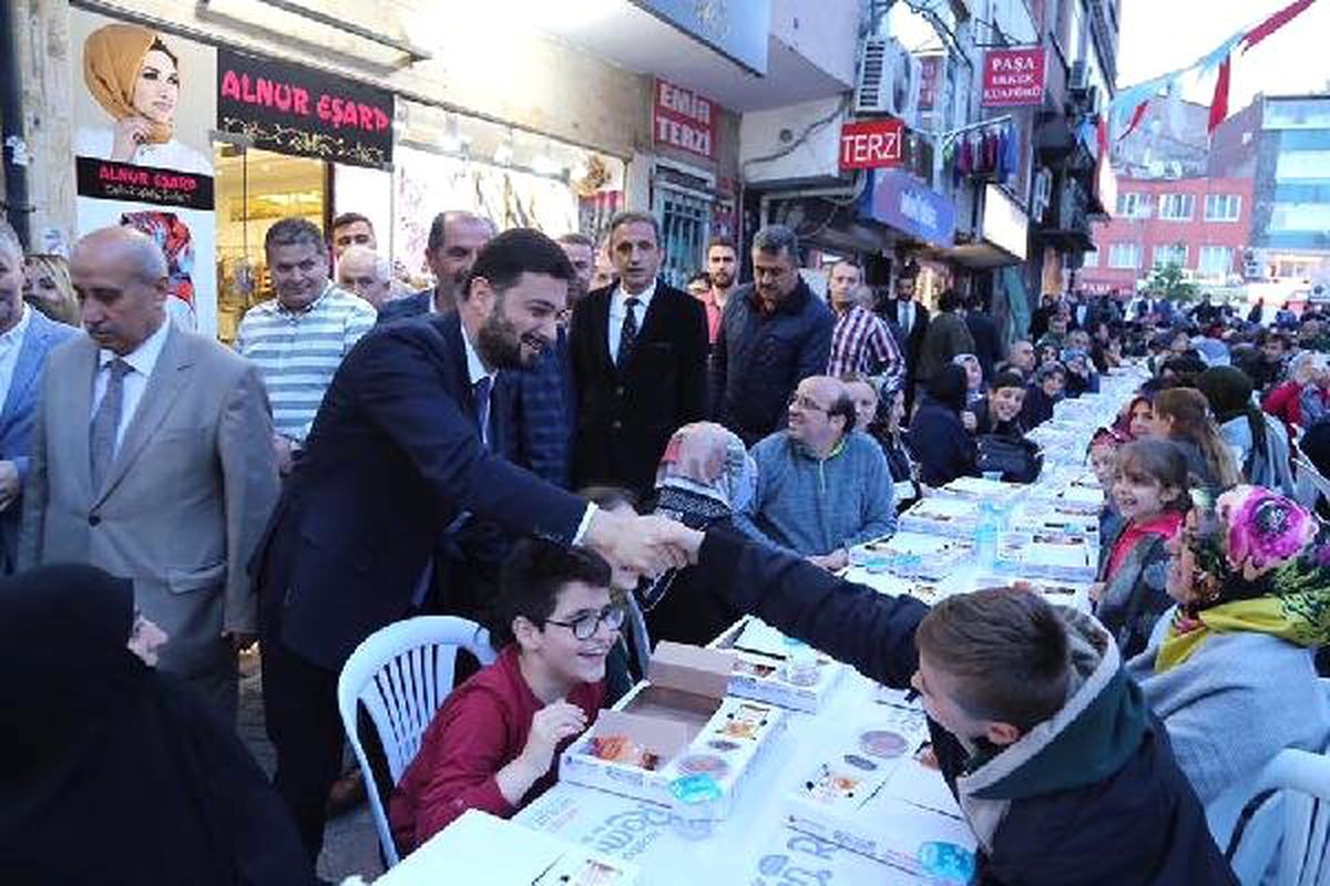 Kağıthane\'de Gönül Sofralarında On Binler Buluşuyor