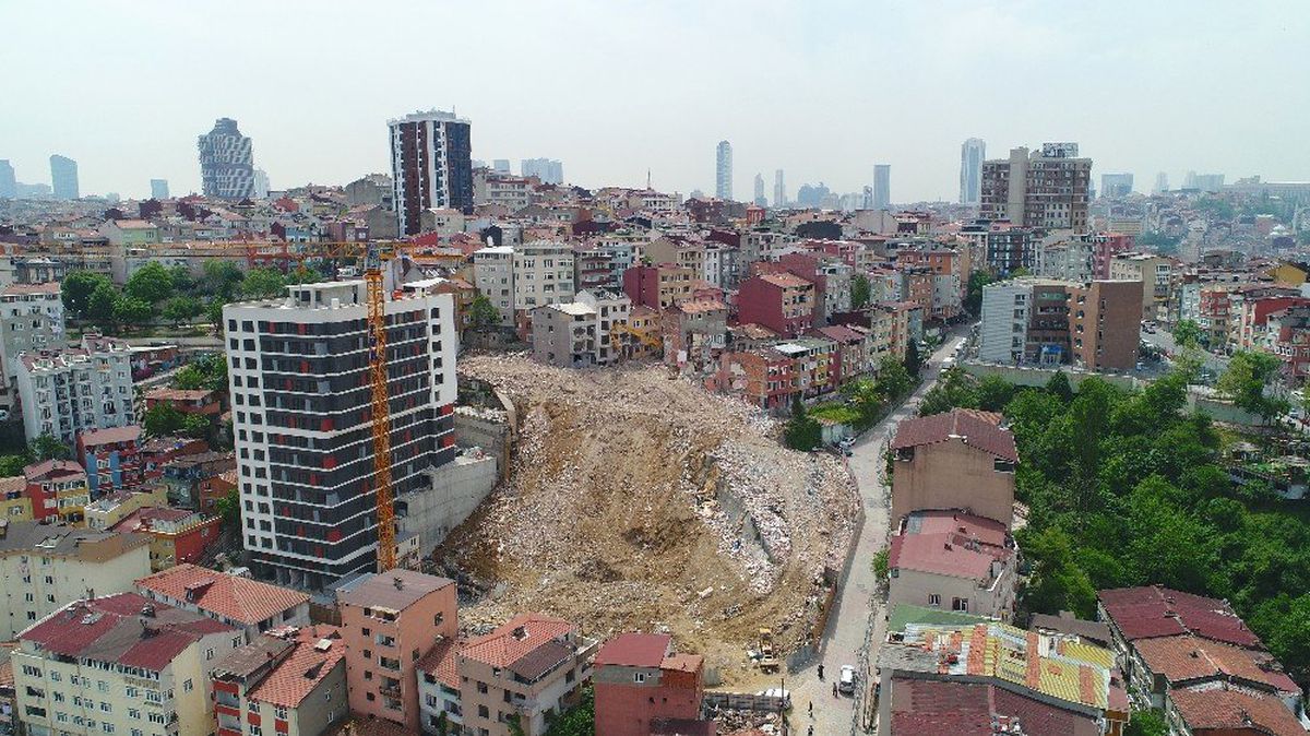 Kağıthane\'de Yıkılan Binaların Enkaz Alanı Havadan Görüntülendi