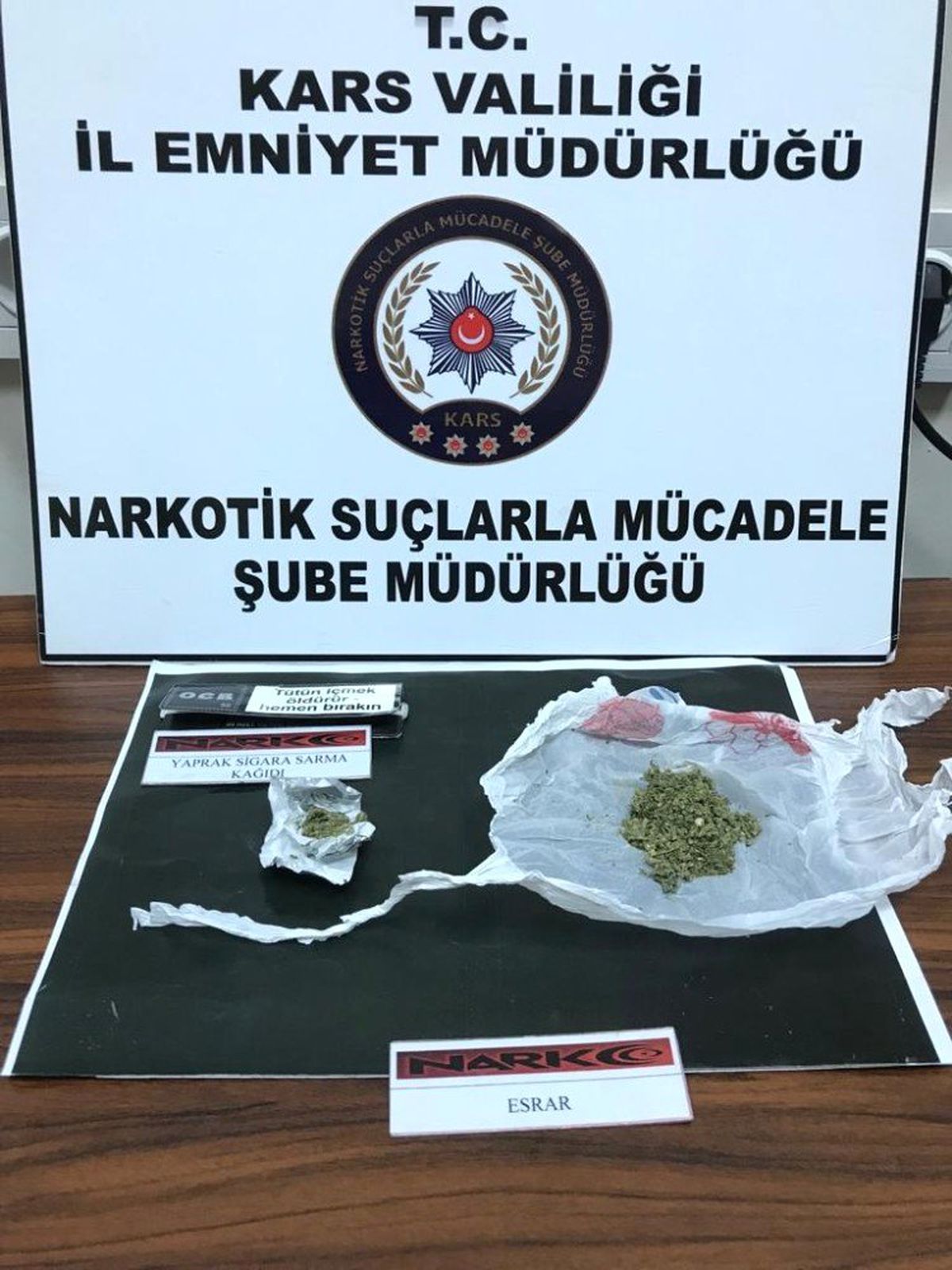 Kars\'ta Uyuşturucu ve Kaçak Sigara Ele Geçirildi