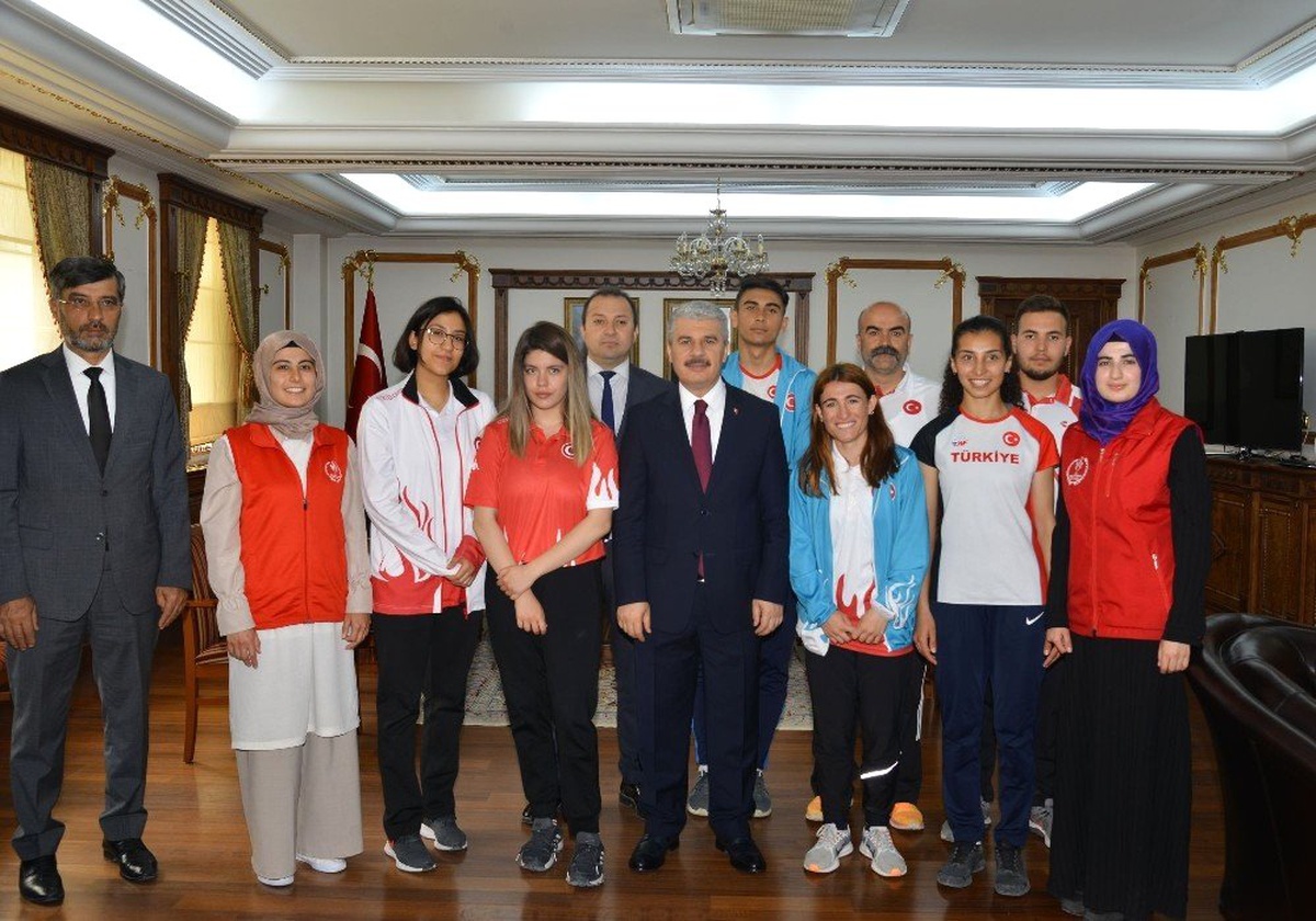 Kırşehir Valisi İbrahim Akın: "Gençleri, Ahlaklı Zeki ve Sporcu Bireyler Olarak Yetiştiriyoruz"
