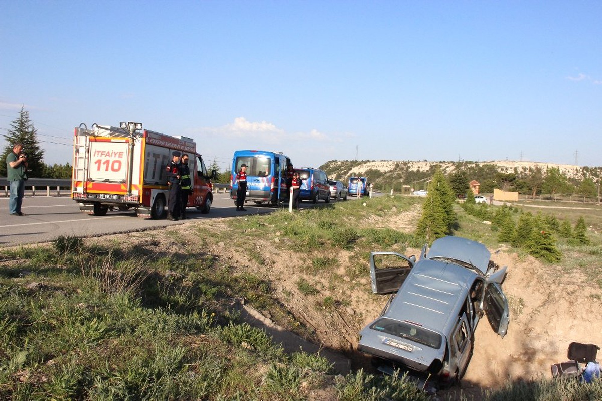Kontrolden Çıkan Araç Sulama Kanalına Uçtu: 2 Ölü, 3 Yaralı
