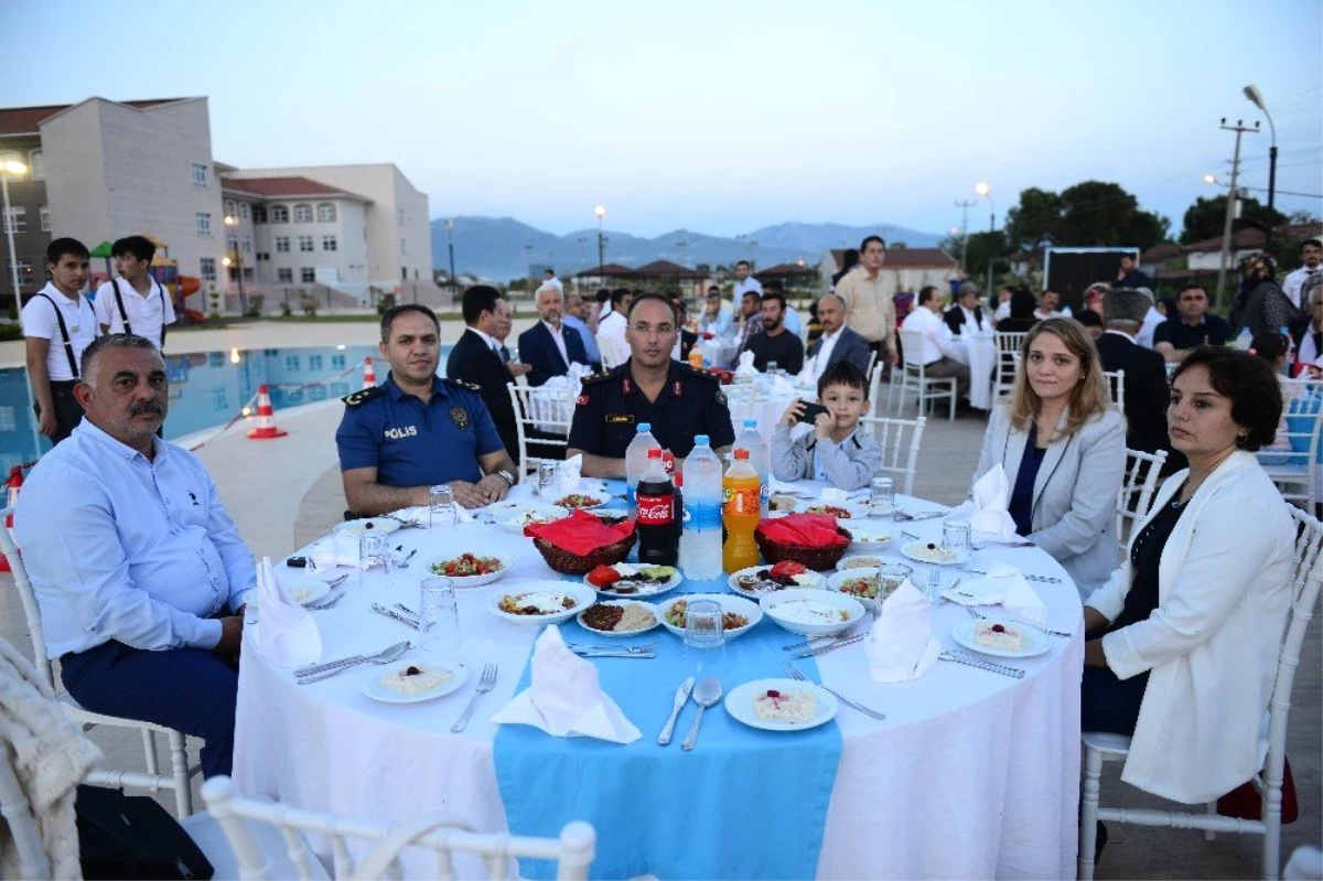 Kumluca\'da Vakıftan Gazilere ve Şehit Ailelerine İftar Yemeği