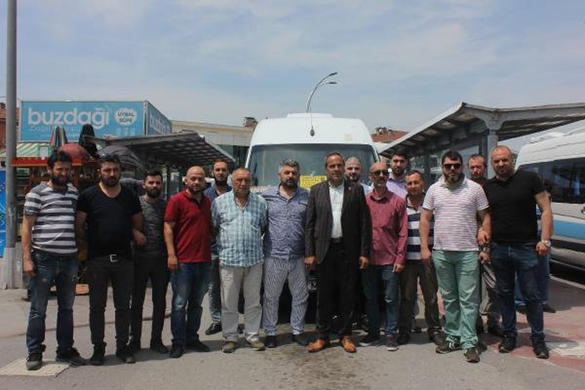 Minibüs Sürücü Ücret Ödemediğini İddia Ettiği Öğrencilerle Kavga Etti