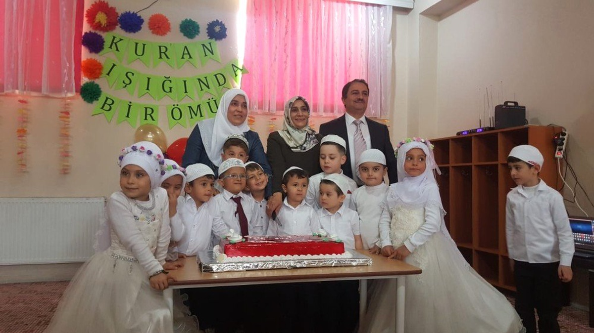 Minik Öğrenciler Kumbaralarını Yemen İçin Bağışladı