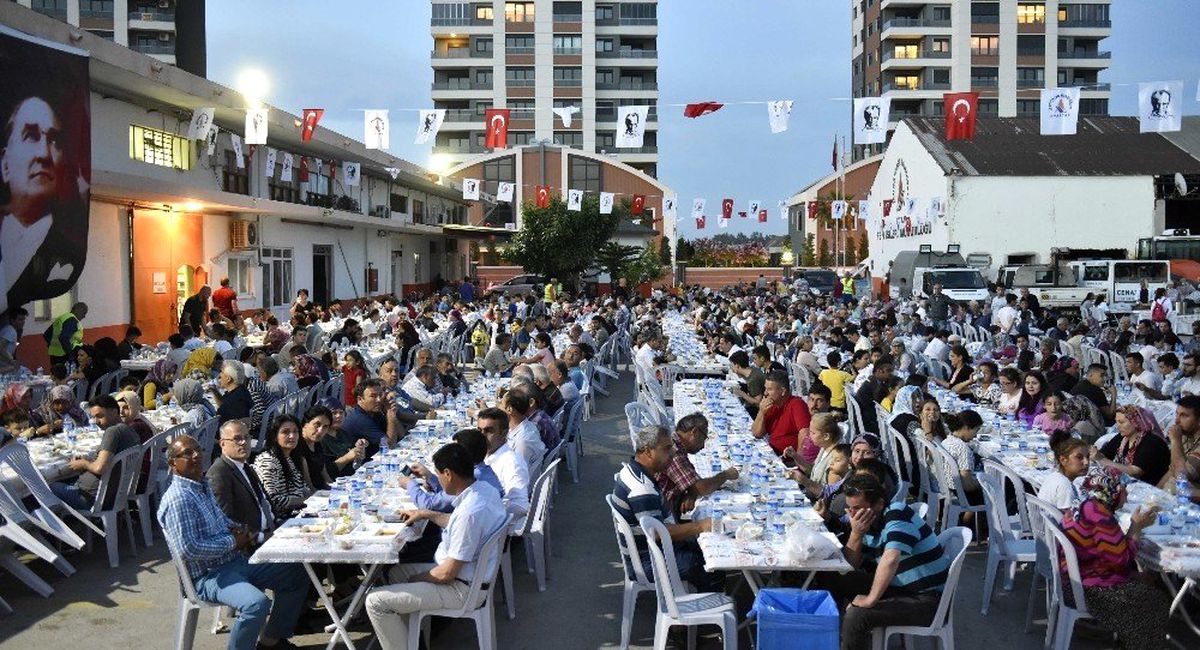Muratpaşa\'nın İftar Sofrası Kırcami\'de