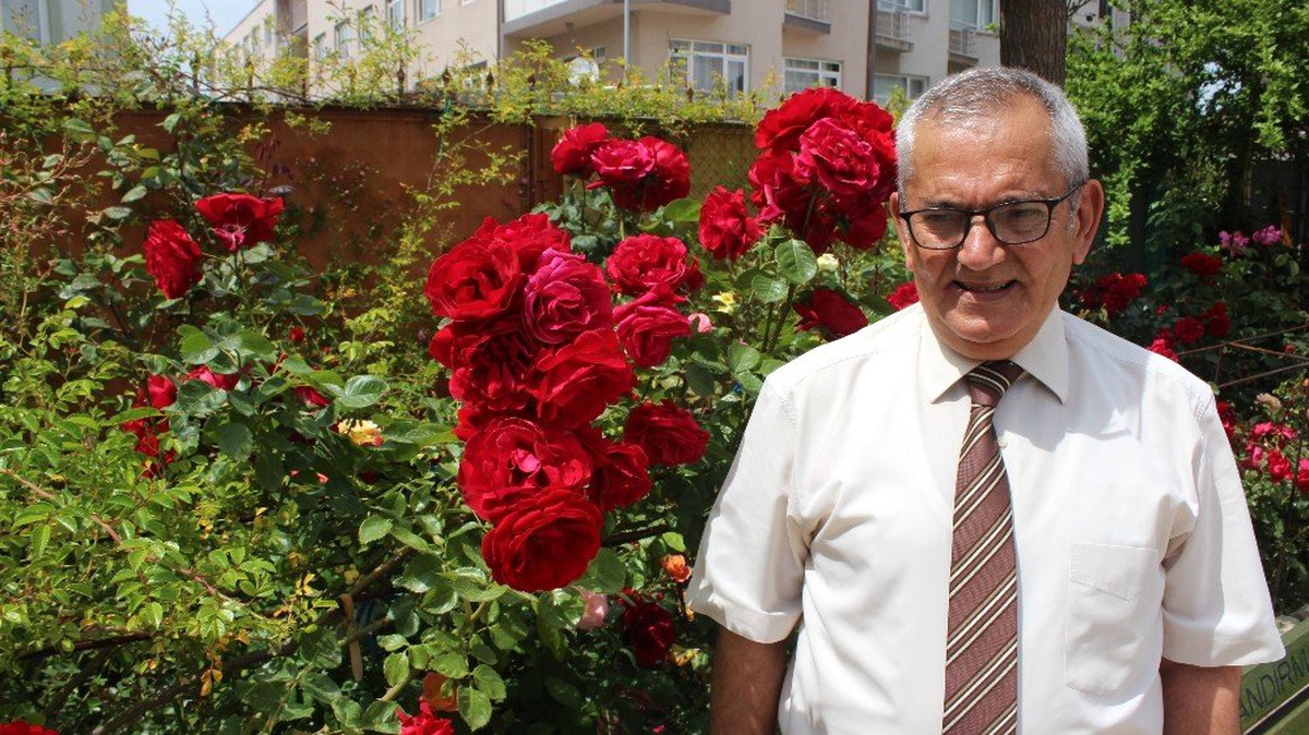 Öğrencilerine Doğa Sevgisi Aşılıyor