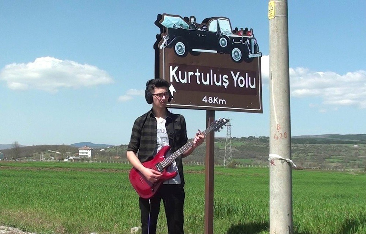 Öğretmen Yazdı, Öğrenciler Klip Çekip Söylediler