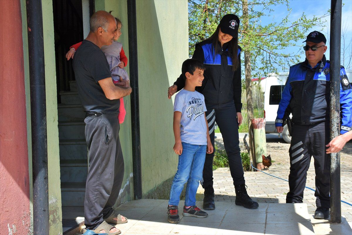Polis Köy Çocuklarını Kütüphaneyle Buluşturuyor