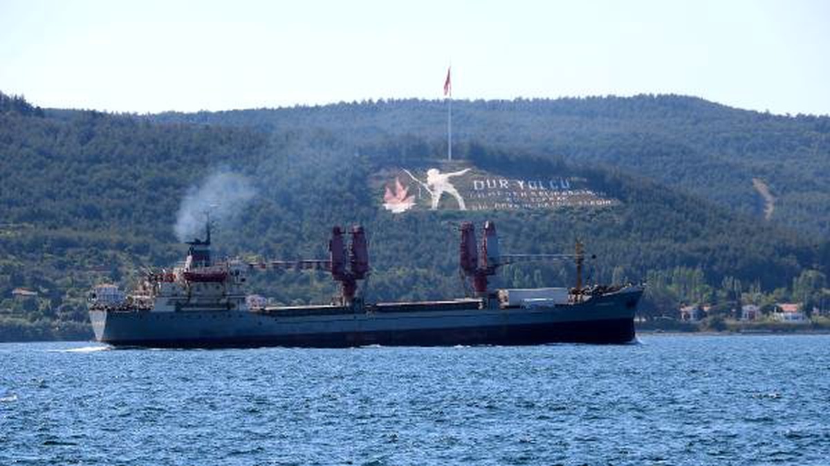 Rus Askeri Kargo Gemisi, Çanakkale Boğazı\'ndan Geçti