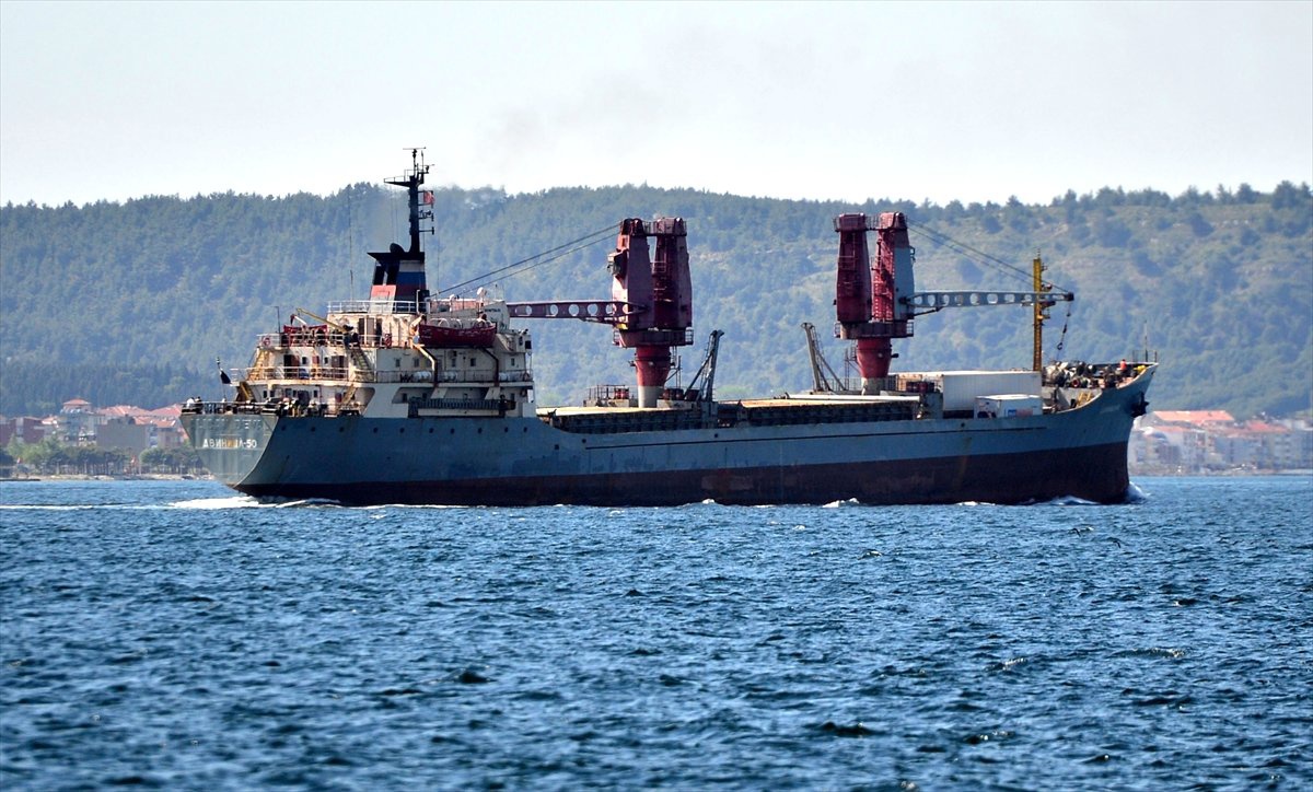 Rus Askeri Kargo Gemisi Çanakkale Boğazı\'ndan Geçti