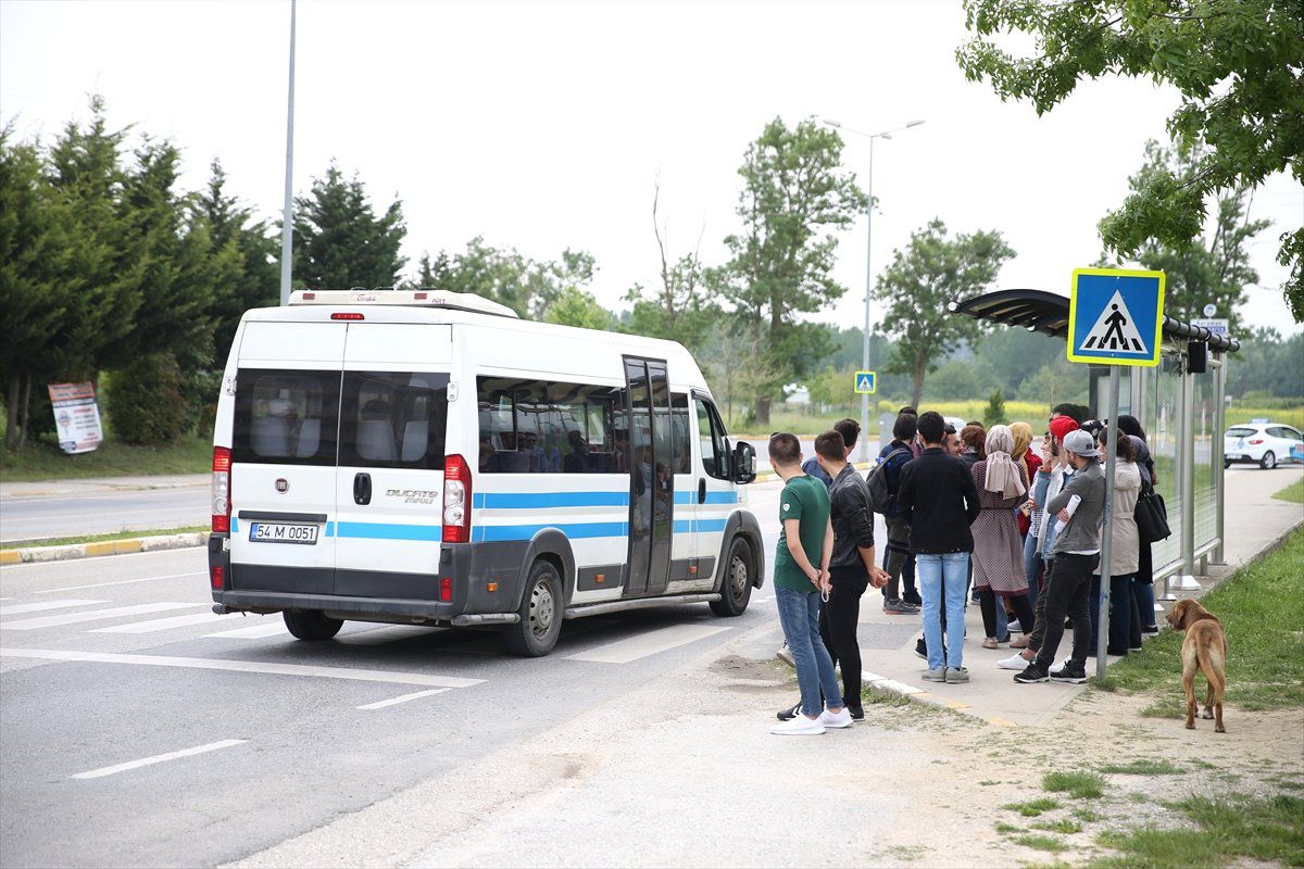 Sakarya\'da Minibüs Şoförleriyle Üniversite Öğrencileri Arasında Kavga
