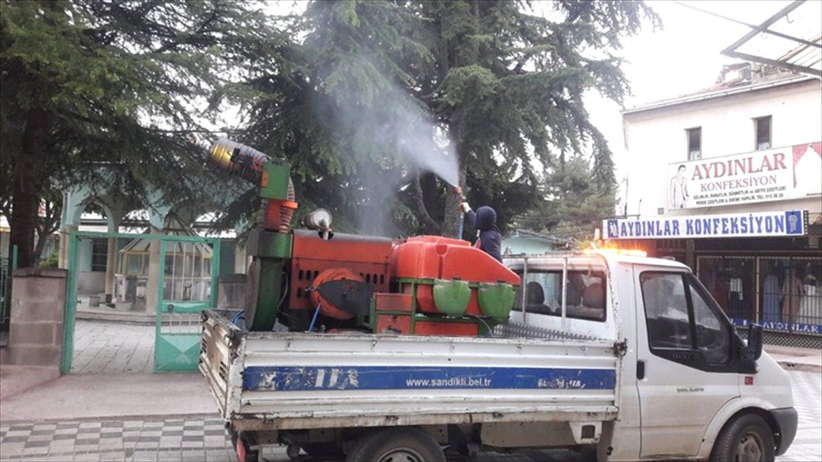 Sandıklı\'da Haşerelere Karşı İlaçlama Çalışmaları