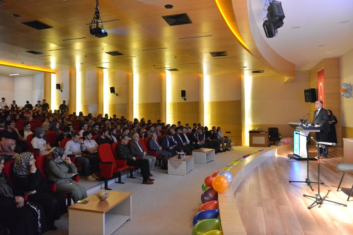 Saü İlahiyat Fakültesi Hazırlık Sınıfları Yıl Sonu Programı Gerçekleştirildi