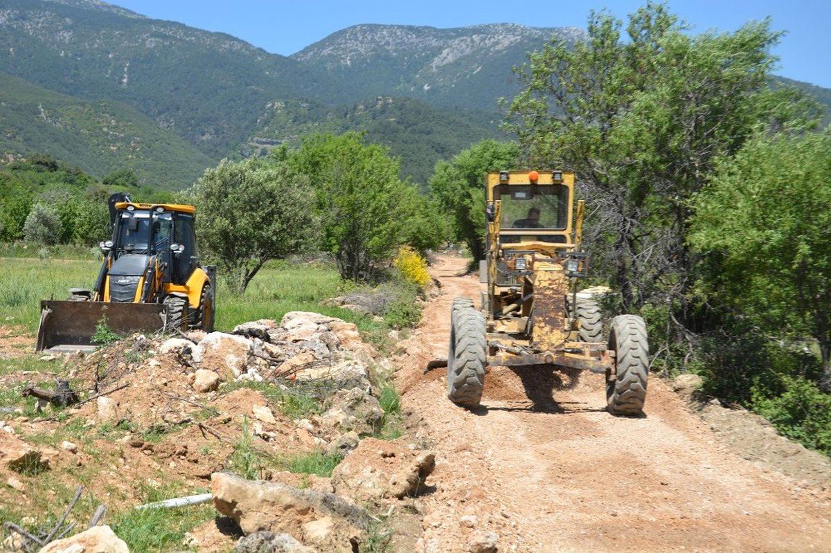 Şehzadeler\'de Ova Yolu Mesaisi