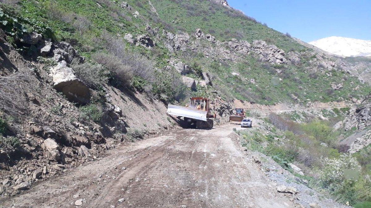 Şemdinli\'de Yol Yapım Çalışması