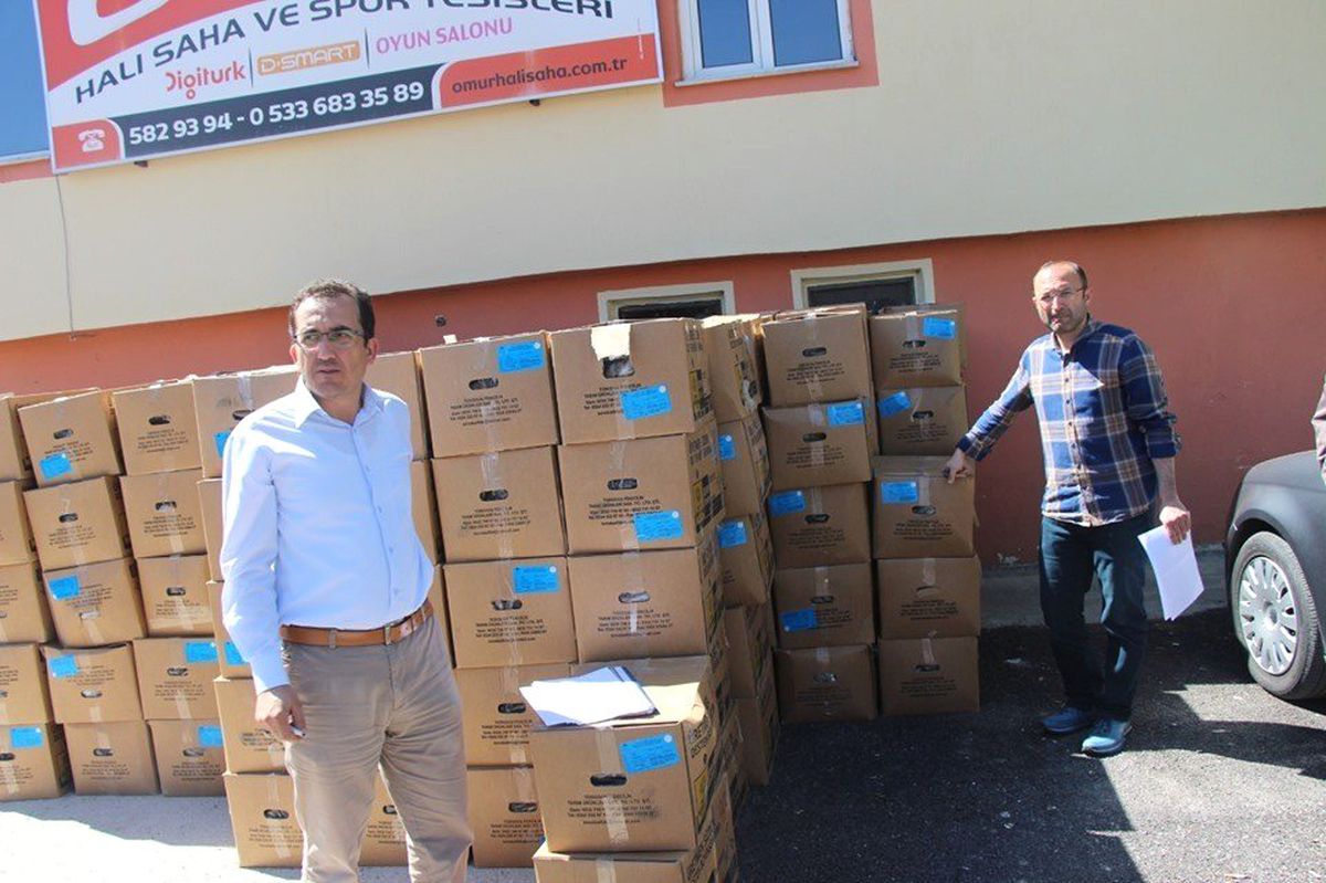 Seydişehir\'de Çilek Üreticileri Fidelerini Teslim Aldı