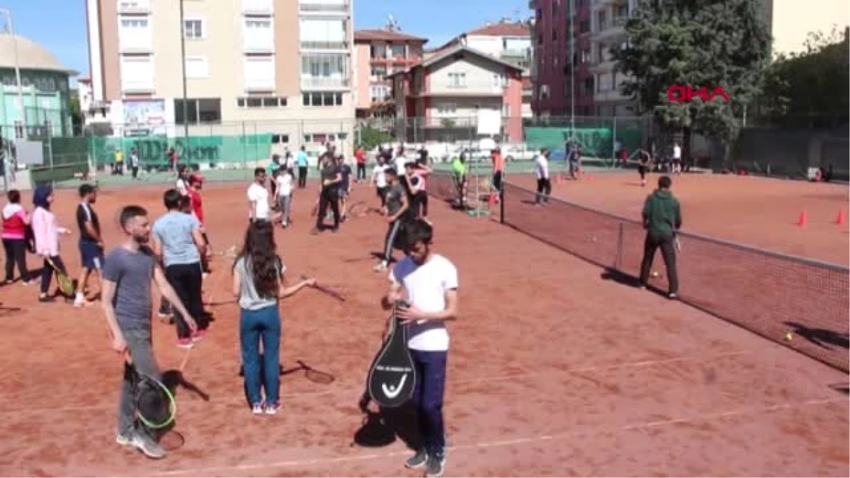 Spor Burdur\'da Tenis Antrenörlük Kursu