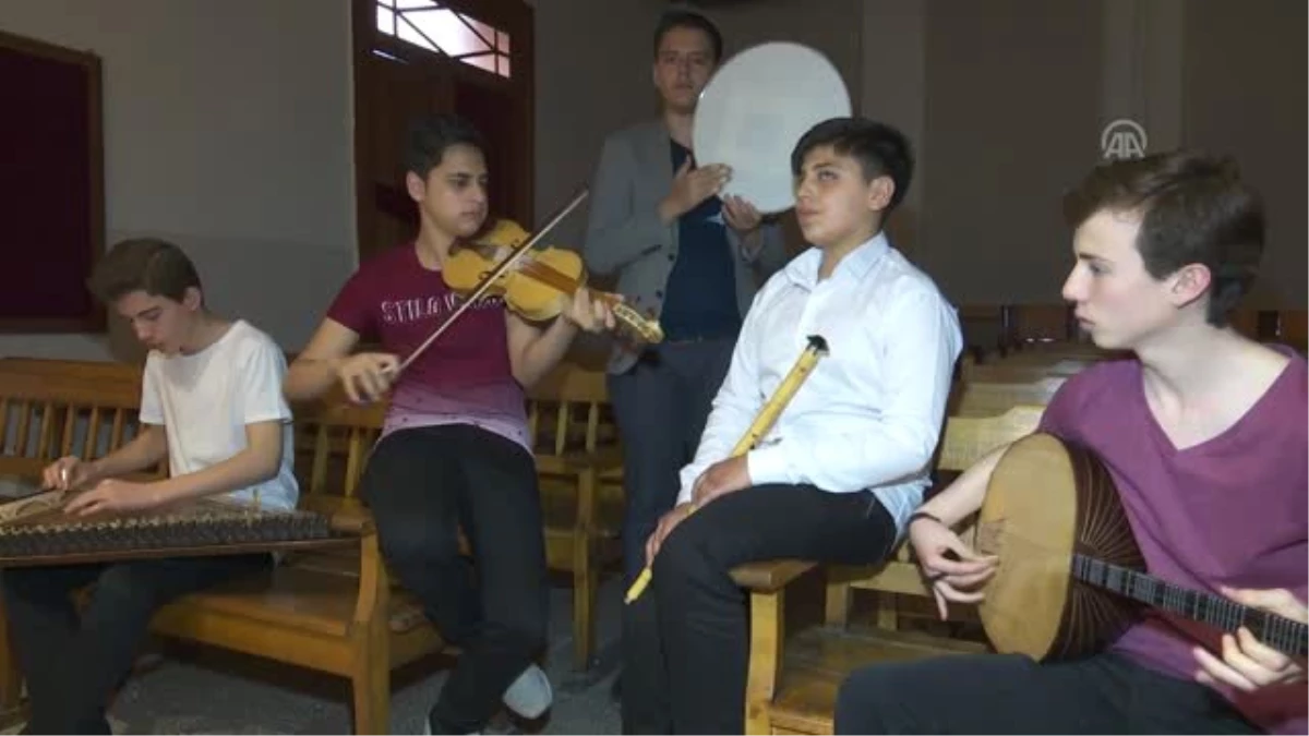 Suriyeli Öğrencinin Türk Müziği Aşkı